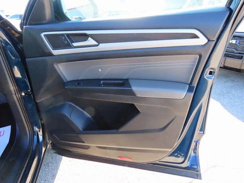 Used 2023 Volkswagen Atlas SE image 9