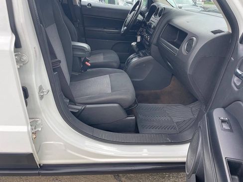 Used 2013 Jeep Patriot Latitude AWD/4WD image 12