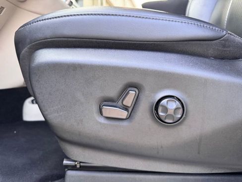 Used 2024 Chrysler Pacifica Limited FWD image 8
