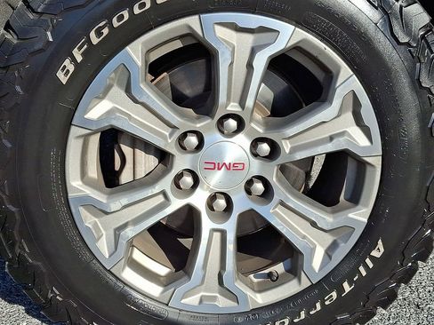 Used 2019 GMC Sierra 1500 SLE w/ SLE Value Package image 9