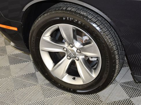 Used 2016 Dodge Challenger SXT RWD image 28