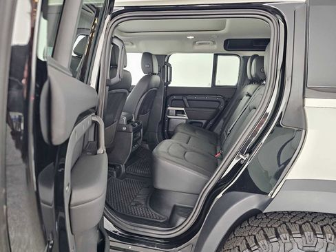 New 2024 Land Rover Defender 110 S image 16