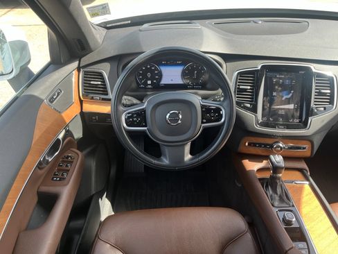Used 2022 Volvo XC90 T6 Momentum w/ Advanced Package AWD/4WD image 11