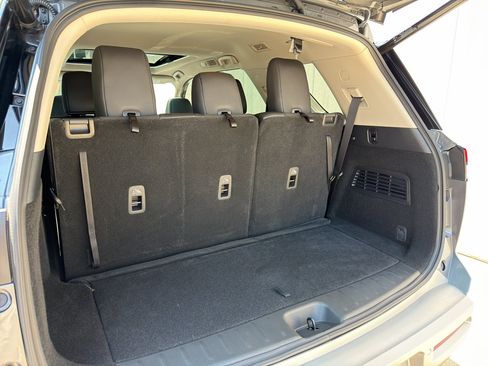 Used 2025 Nissan Pathfinder SL w/ SL Premium Package FWD image 16