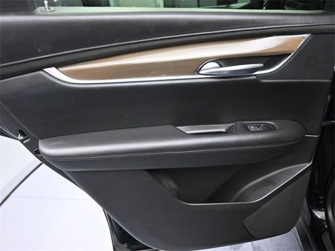 Used 2017 Cadillac XT5 Platinum image 38