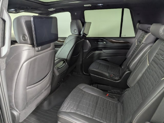 Used 2023 Cadillac Escalade Sport Platinum w/ Heavy-Duty Trailer Package AWD/4WD image 18