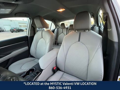 Used 2024 Toyota Camry SE image 42