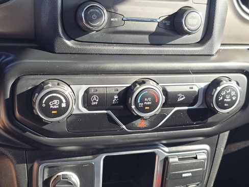 Used 2021 Jeep Wrangler Unlimited Sport image 32