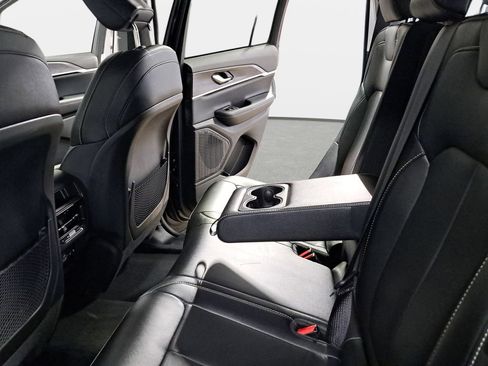 Used 2023 Jeep Grand Cherokee Limited image 15