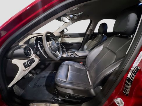 Used 2018 Alfa Romeo Giulia RWD image 15