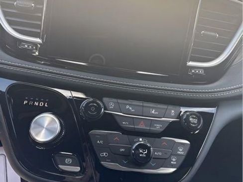 New 2026 Chrysler Pacifica Select image 17