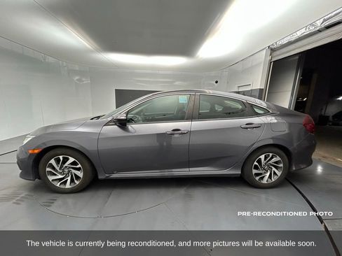 Used 2018 Honda Civic EX image 2