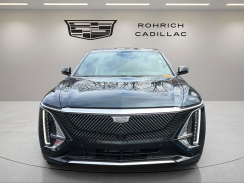 Certified 2025 Cadillac Lyriq Luxury AWD/4WD image 2