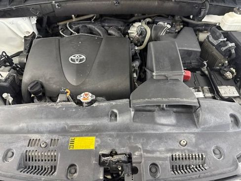 Used 2019 Toyota Highlander XLE w/ Protection Package #3 AWD/4WD image 17