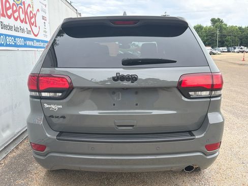 Used 2022 Jeep Grand Cherokee Laredo X AWD/4WD image 4