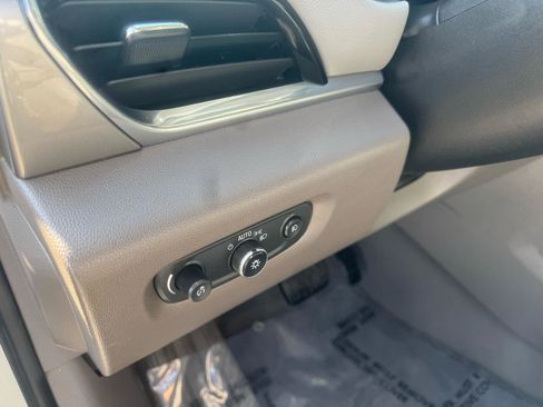 Used 2020 Chevrolet Traverse LT w/ LPO, Floor Liner Package image 41