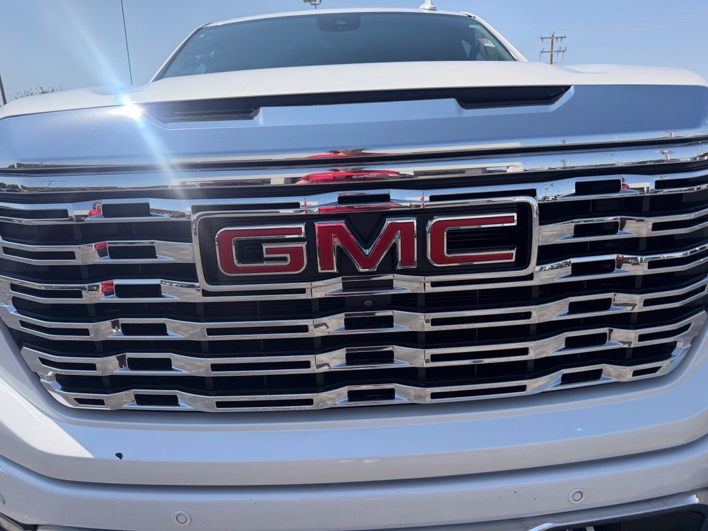 Used 2023 GMC Sierra 1500 Denali w/ Technology Package AWD/4WD image 7