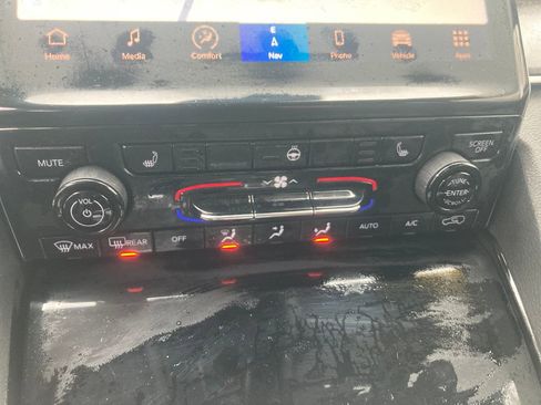 Used 2022 Jeep Grand Cherokee Limited image 25