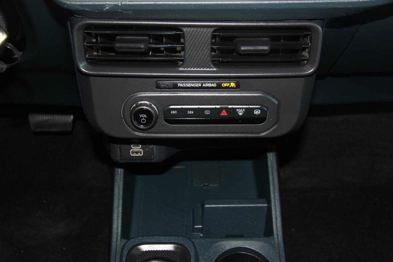 Used 2025 Ford Maverick XL w/ Equipment Group 102A AWD/4WD image 17