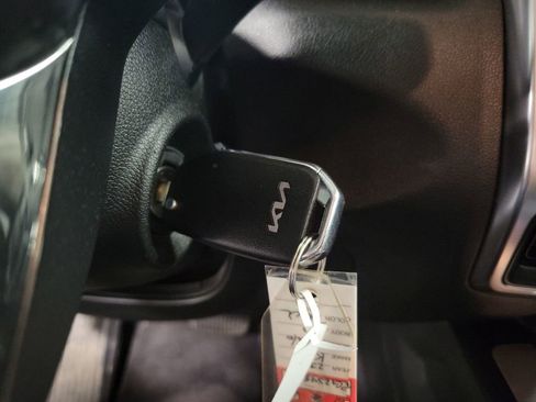 Used 2023 Kia Sorento LX image 16