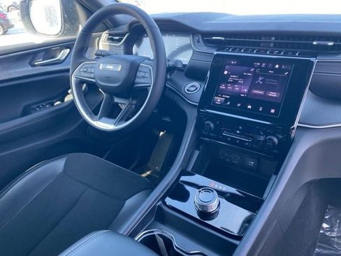 New 2025 Jeep Grand Cherokee L Laredo image 21