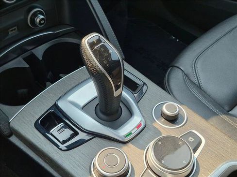 Used 2022 Alfa Romeo Stelvio Ti AWD/4WD image 12