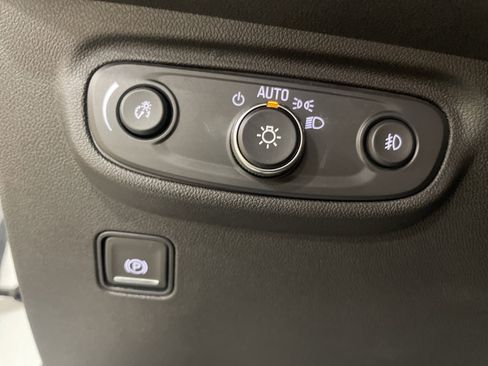 Used 2024 GMC Terrain SLT image 16