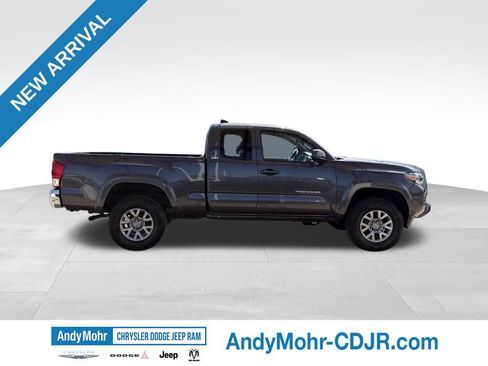 Used 2016 Toyota Tacoma SR5 w/ SR5 Appearance Package (SN) AWD/4WD image 8