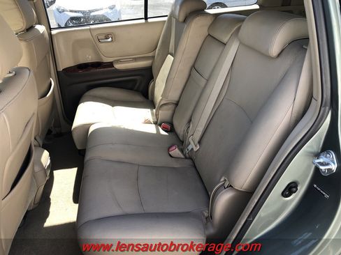 Used 2005 Toyota Highlander 2WD V6 w/ 3rd Row image 4