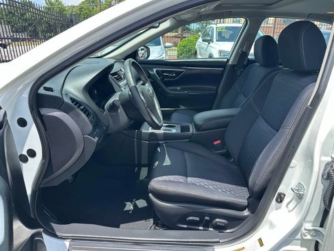 Used 2016 Nissan Altima 2.5 SV w/ Convenience Package FWD image 11