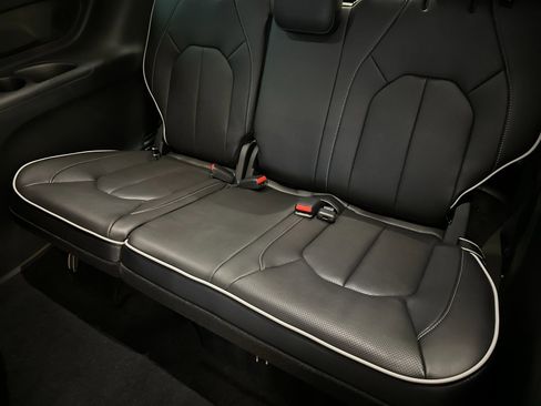 New 2026 Chrysler Pacifica Limited w/ Uconnect Theater Family Group image 15