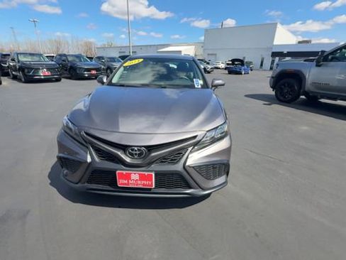 Used 2024 Toyota Camry SE image 3