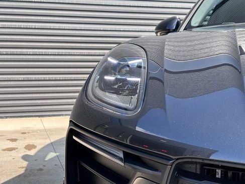 Certified 2026 Porsche Macan image 12