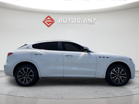 Used 2017 Maserati Levante S AWD/4WD image 17
