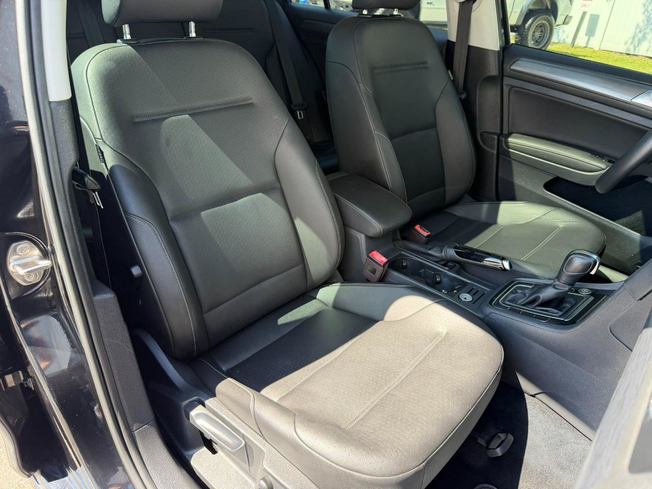 Used 2021 Volkswagen Golf 4-Door FWD image 41