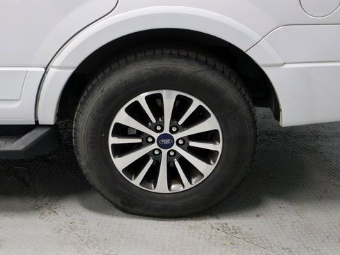 Used 2017 Ford Expedition XLT image 25