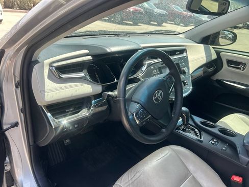 Used 2013 Toyota Avalon XLE Touring FWD image 5
