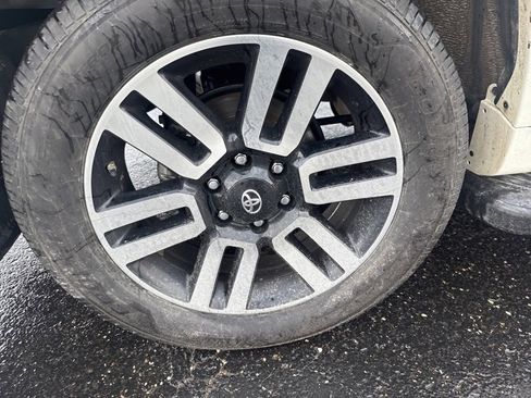 Used 2020 Toyota 4Runner Limited image 9