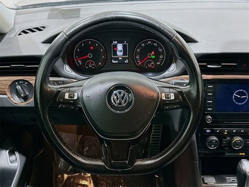 Used 2020 Volkswagen Passat 2.0T SEL image 11