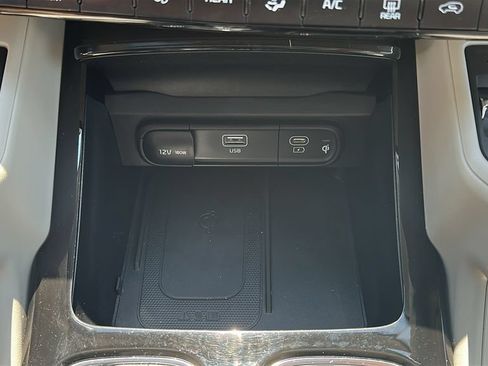 Used 2025 Kia Telluride S FWD image 27