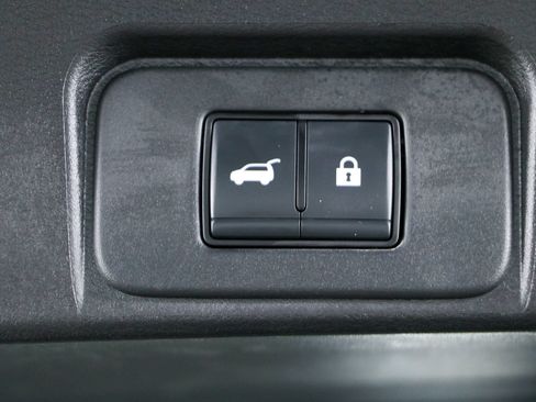 Used 2025 Nissan Rogue SV FWD image 29