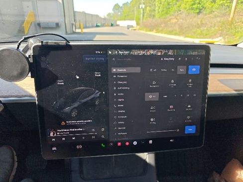 Used 2024 Tesla Model Y Long Range image 11