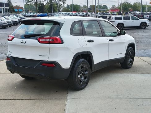 Used 2016 Jeep Cherokee Sport w/ Cold Weather Group AWD/4WD image 5