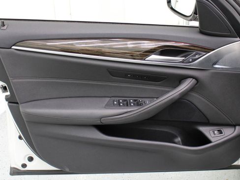 Used 2021 BMW 530i w/ Convenience Package RWD image 50