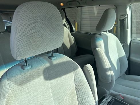 Used 2013 Toyota Sienna LE FWD image 31