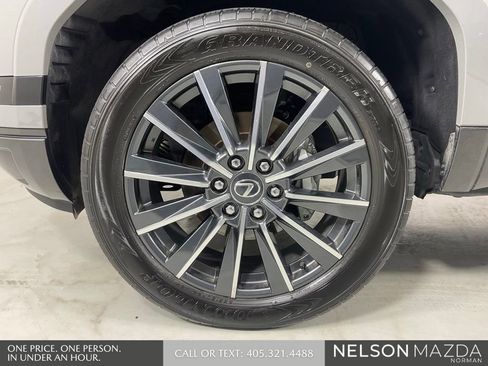 Used 2024 Lexus GX 550 w/ Accessory Package (2T) AWD/4WD image 10