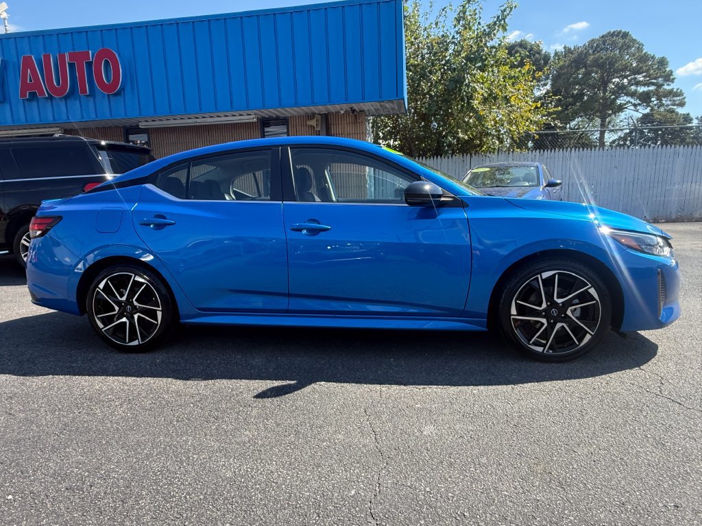 Used 2025 Nissan Sentra SR FWD image 11