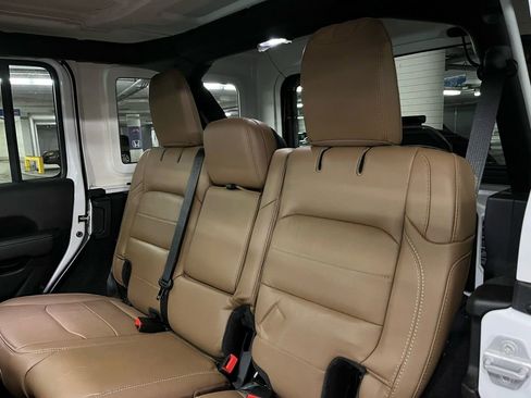 Used 2020 Jeep Wrangler Unlimited Sahara image 19