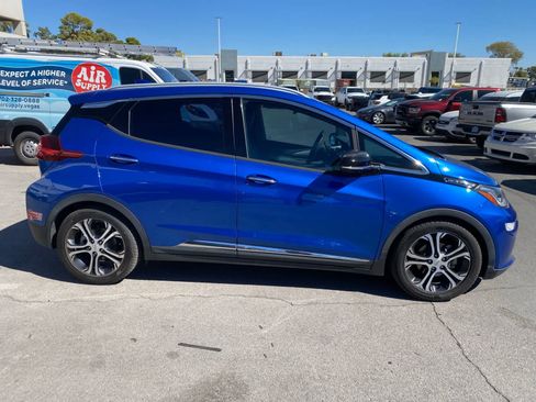 Used 2017 Chevrolet Bolt Premier w/ Driver Confidence II Package FWD image 4