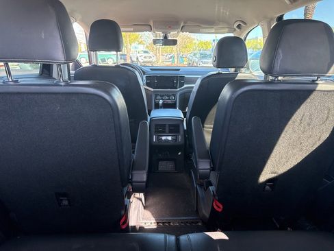 Used 2023 Volkswagen Atlas SE w/ Black Wheel Package image 17